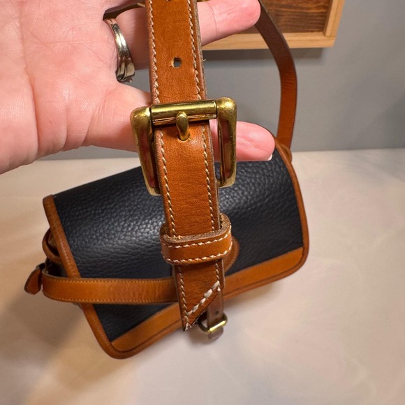 VTG Dooney & Bourke All-Weather Leather Square Surrey Crossbody Navy Brown Bag - Picture 7 of 16